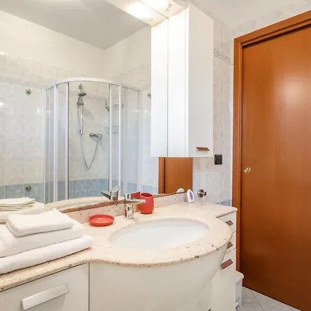 Parking & Free Wifi - Functional Apartament Modena